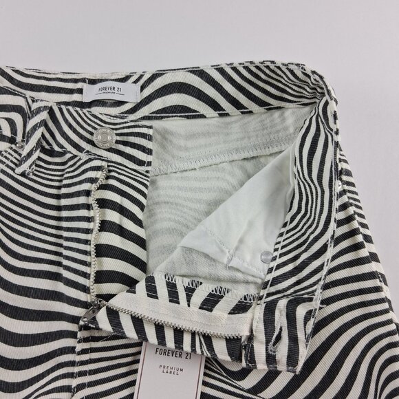 Forever 21 Premium Straight Leg Jeans Women's Size 27 Black White Abstract Print - Picture 6 of 8